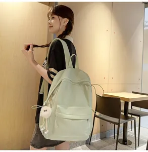 Süßer, pastellfarbener Rucksack mit Schmetterlingsstickerei, leichter Schulranzen.
