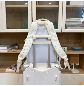 Hellblauer Studenten Rucksack mit Sternen und Herzen, süße Schultasche Detailansicht