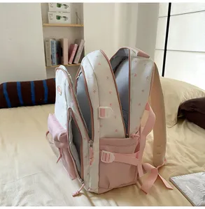 Rosa Sternenprint Schulrucksack mit mehreren Fächern und Seitentaschen für den täglichen Gebrauch