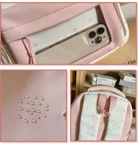 Detailansicht des rosa Stern-Rucksacks mit transparenter Fronttasche und wasserdichtem Stoff.