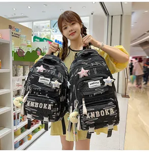 Koreanischer Stil schwarzer Schüler-Rucksack mit vielen Fächern und süßem Plüsch-Dekor für Schule.