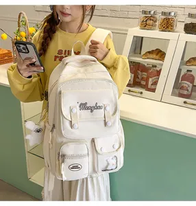 Lässiger Multi-Pocket-Canvas-Rucksack im Detail, mit großem Stauraum und süßem Design.