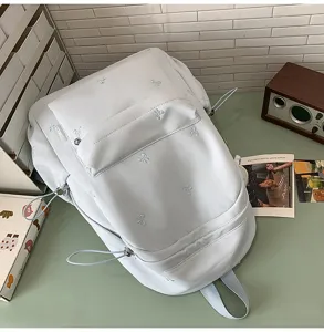 Japanischer Stil süßer Schleifen Rucksack Detailansicht mit niedlichem Bonbonfarben Design.