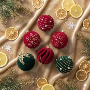 Juego de bolas de Navidad de terciopelo con motivos festivos de copos para la decoracion.