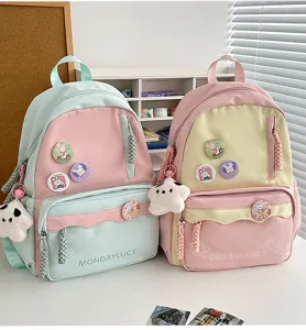 Süßer Pastell Rucksack mit Hasen Ansteckern und Plüsch Anhänger, große Kapazität.