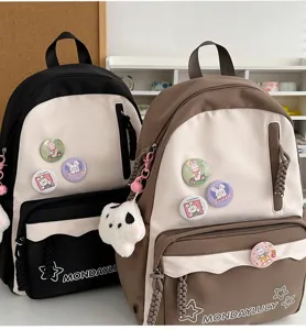 Ästhetischer rucksack für studenten große kapazität niedliches design mit hasen abzeichen.