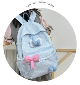 Hellblauer karierter Schulrucksack mit niedlichen Schleifen für Mädchen, leichter Freizeitrucksack.