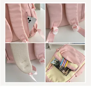 Detailaufnahmen des rosa Rucksacks mit atmungsaktiven Netzgurten und praktischen Taschen.