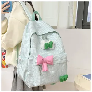 Frischer karierter Schulrucksack für süße Mädchen und Schüler, leicht und stylisch im Alltag.