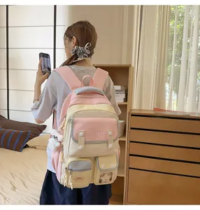 Niedlicher pastellfarbener Canvas Schulrucksack mit vielen Fächern für den täglichen Weg zur Schule.