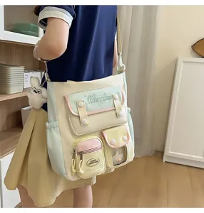 Süße College-Canvas-Umhängetasche mit mehreren Taschen und Anhänger für Schule und Freizeitalltag.