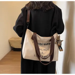 Canvas Shopper Detailansicht, lässige große Schultertasche für Damen und Studenten im Alltag.