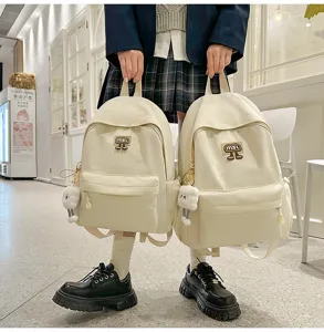 Detailansicht des lässigen Studenten-Rucksacks mit großer Kapazität und tollem Stil.
