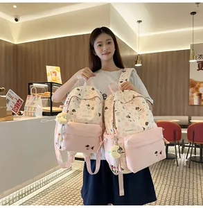 Niedlicher japanischer Rosa-Rucksack für Schüler mit süßem Hundemuster und Plüschmond.