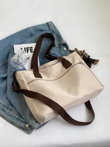 Damen Segeltuchtasche Shopper, große Umhängetasche mit braunen Riemen und Reißverschluss.