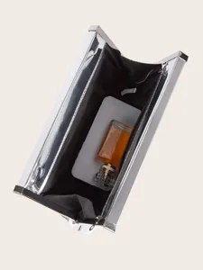 Silberne metallische Abendtasche Innenansicht, elegante Party Handtasche für Damen.