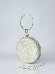 Runde Abendtasche Detail, weisse Muschel Textur Platte, goldenem Metallrahmen und Strass Griff.