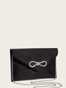 Elegante schwarze Abendtasche mit funkelnder Strass-Schleife und silbernem Kettengurt für Damen.