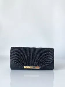 Detailansicht der schwarzen glitzernden Abendtasche mit edlem goldenem Magnetverschluss.