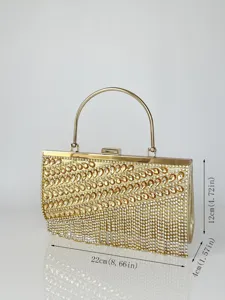 Detailansicht der Strass Abendtasche, glitzernde Kristallfransen und goldener Ringgriff für Events.