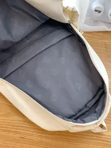 Koreanischer einfarbiger Rucksack mit mehreren Fächern für den täglichen Studentenbedarf.