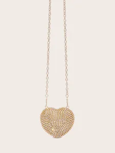 Detaillierte Nahaufnahme der funkelnden Strass-Herz-Abendtasche mit feiner Metallkette.
