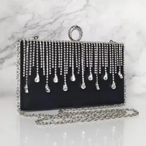 Schwarze Strass Abendtasche mit silberner Quaste und Kette fuer Party und Hochzeit.