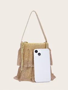 Detailansicht der glitzernden Strass-Eimer-Abendtasche, perfekt für glamouröse Partys.