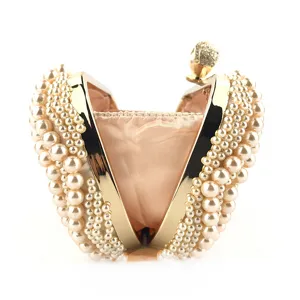 Elegante Perlen Abendtasche mit goldenem Rahmen, handgefertigte Clutch für Hochzeit.