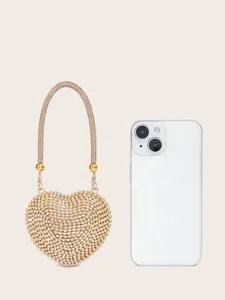Herz Strass Abendtasche Detailansicht, glitzernde Kristall-Clutch mit Grössenvergleich.
