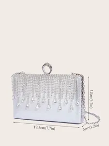 Silberne Abendtasche mit funkelnden Strasssteinen und Kette für Partys und Bälle.