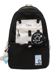 Süßer koreanischer Farbblock-Schülerrucksack mit Fronttasche und Plüsch-Anhänger.