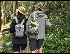 Lässiger Outdoor-Wanderrucksack für Paare mit Kordelzug und Netztasche für Reisen.
