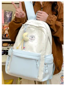Süßer studentischer Rucksack mit Eiscreme-Farben, Sternen-Motiven und Mondanhänger.
