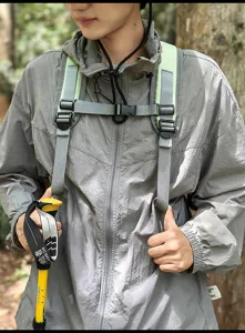 Leichter Outdoor Wanderrucksack für Reisen und Freizeit mit verstellbaren Gurten.