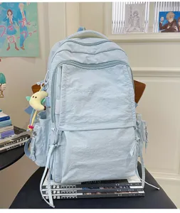 Leichter einfarbiger Rucksack im japanischen Stil für Reisen, große Kapazität, ideal für Studenten.