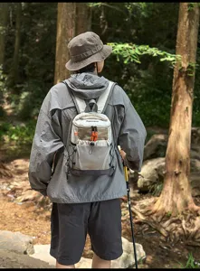 Outdoor minimalistischer Mesh Kordelzug Rucksack Detail, leicht und stilvoll für Wanderungen.