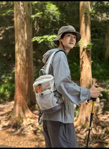 Leichter Outdoor-Wanderrucksack mit praktischer Netztasche und Kordelzug für Reisen im Alltag.