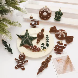 Ornements de sapin de noël floqués assortis, décorations suspendues en velours de formes diverses.