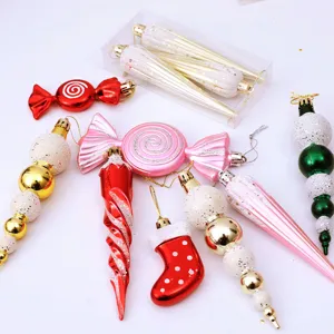 Weihnachtsbaum Hängende Ornamente Set mit bunten Süßigkeiten Eiszapfen Glitzerkugeln Socken.