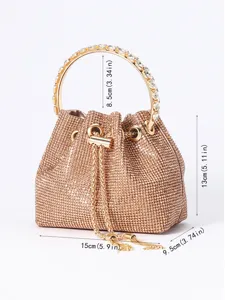 Elegante Strass-Beuteltasche mit runden Metallgriff und funkelndem Kristall-Design.