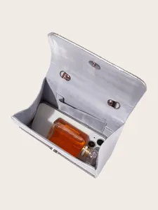 Silberne Glitzer Abendtasche mit Satin-Innenfutter, Detailansicht der Innentasche Kapazität.