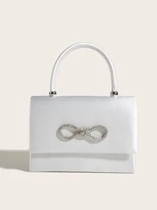 Elegante satin Abendtasche mit funkelnder Strass Schleife und Henkel fuer modebewusste Damen.