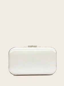 Elegante weiße Satin Abendtasche Clutch mit Metallverschluss und feiner Stickerei.