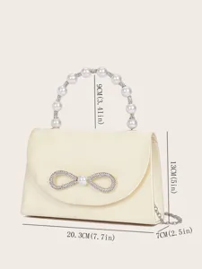 Beige Satin Handtasche mit Perlenhenkel und Strassschleife, detaillierte Ansicht mit Maßen.
