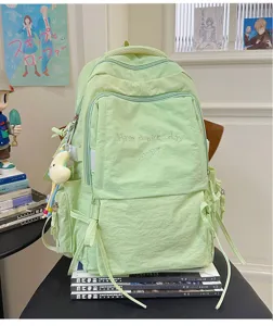 Lasser hellgruener Stoffrucksack fuer taegliches Pendeln, Reisen und Studenten mit vielen Faechern.