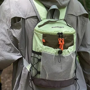 Leichter Outdoor Rucksack mit Netztaschen, lässiger Reise Tagesrucksack für Damen und Herren