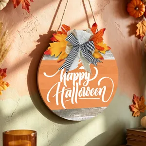 Gedetailleerd overzicht van het houten Halloween deurhangbord met esdoornbladeren.