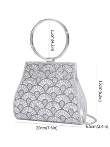 Silberne Strass Abendtasche Detailansicht mit genauen Maßangaben, Metallgriff und Kette.