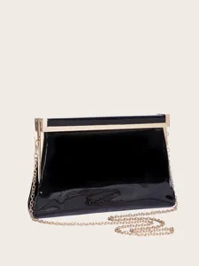 Elegante schwarze Lackleder-Abendtasche mit stilvoller goldener Kette für Partys.